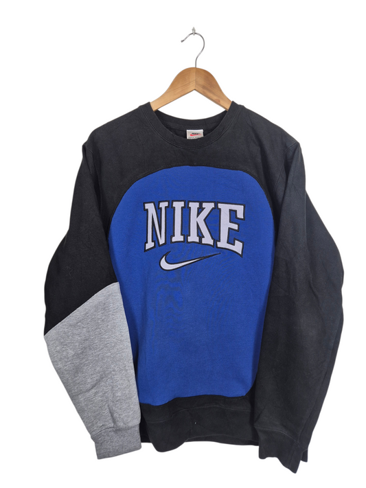 Nike 90s spell out rework sweater maat M