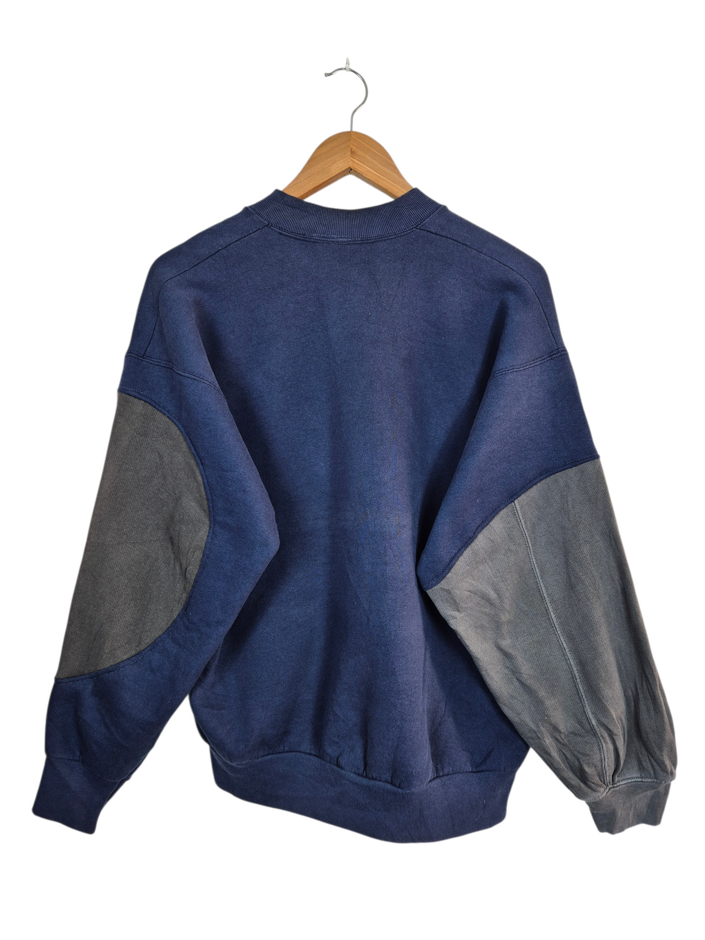 Nike 90s USA spell out sweater maat L