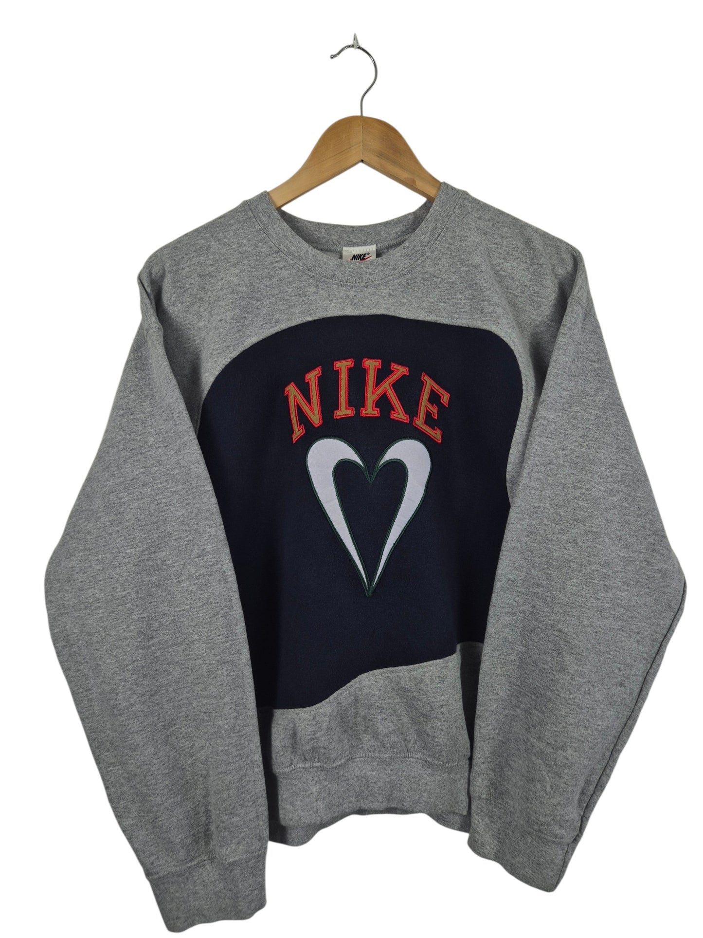 Nike heart logo sweater maat S