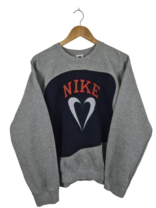 Nike heart logo sweater maat S