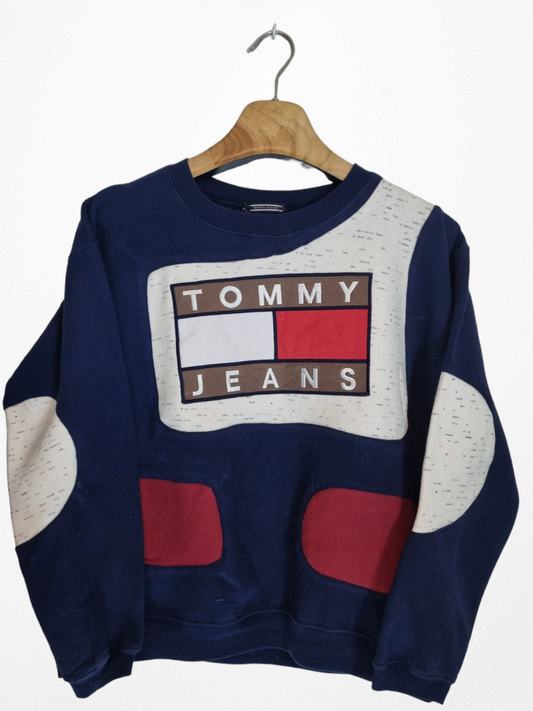 Tommy Hilfiger retravaille le pull taille S/M
