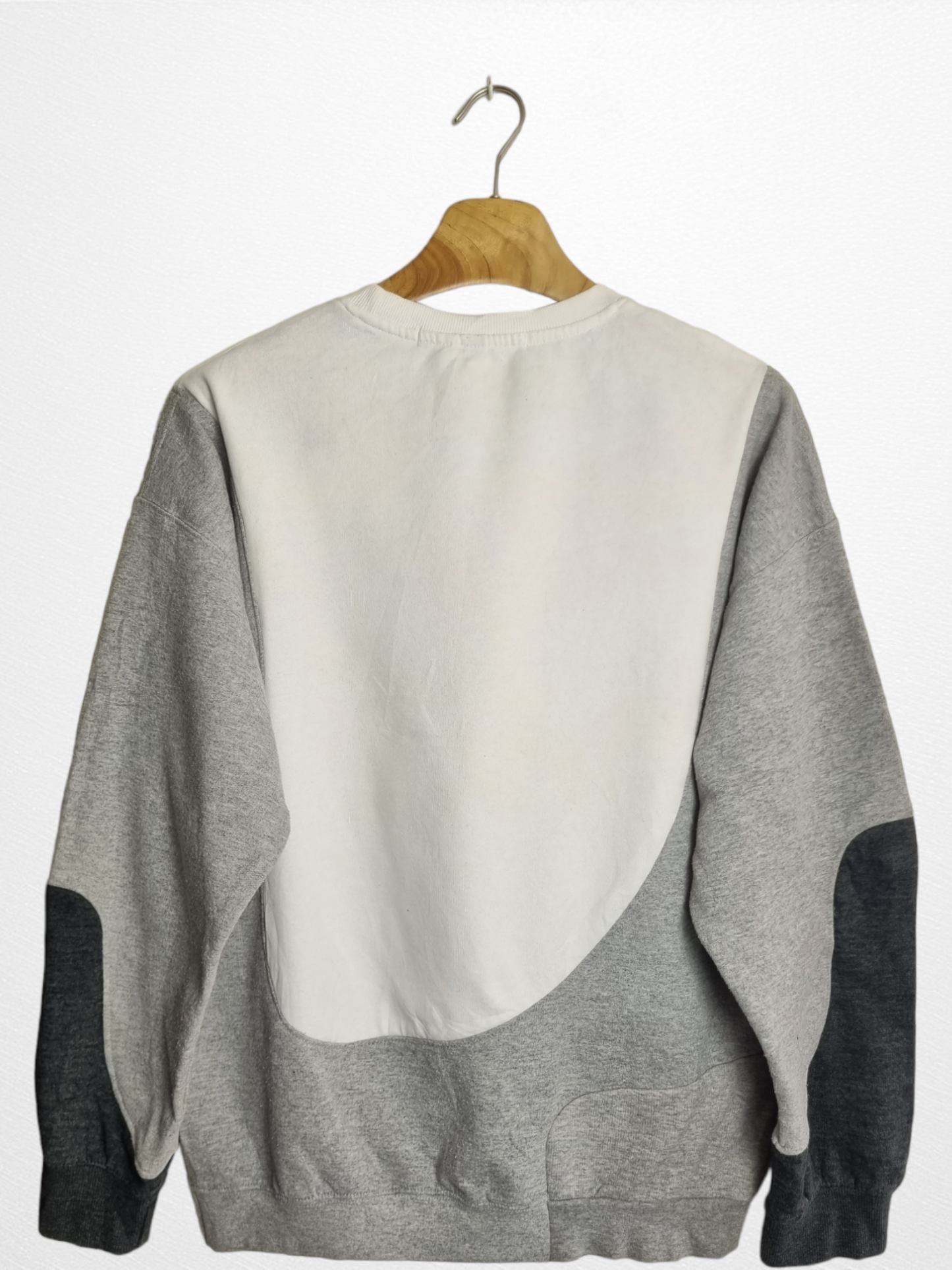 Nike reworked spell out sweater maat M/L
