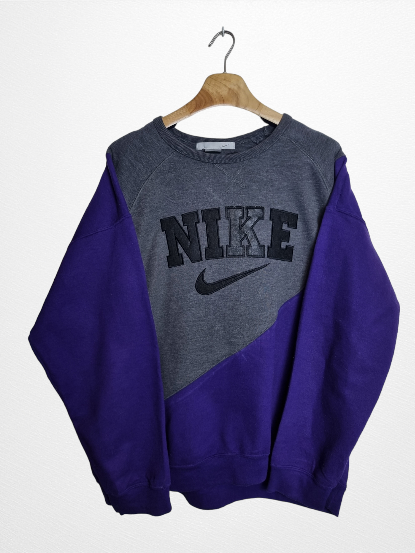Nike reworked spell out sweater maat XL