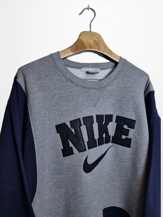 Nike reworked spell out sweater maat L