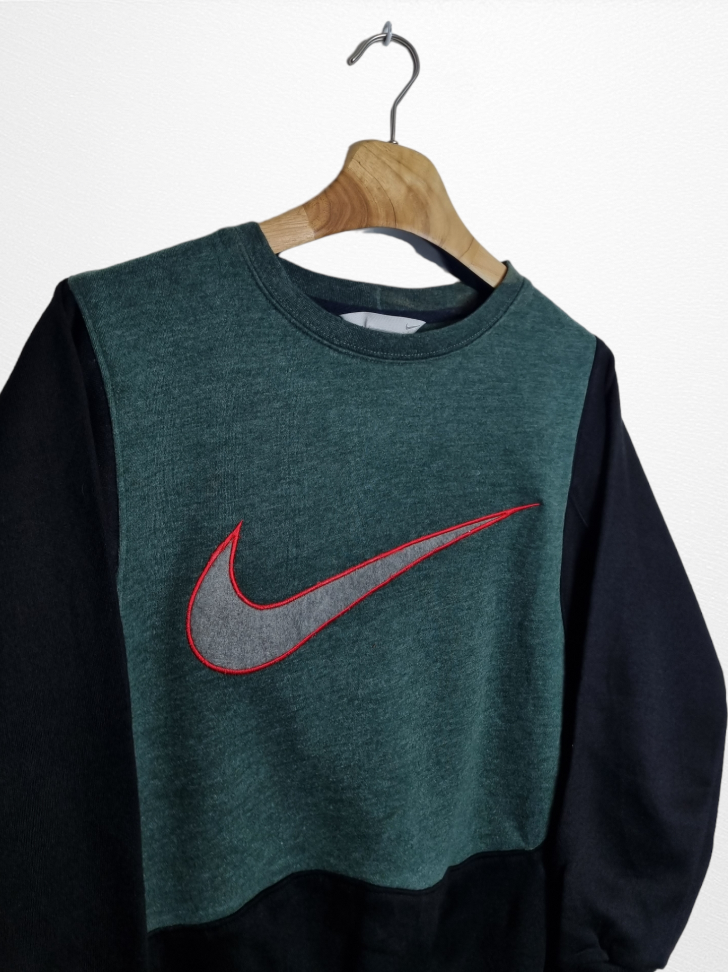 Nike Rework Big Swoosh sweater maat M