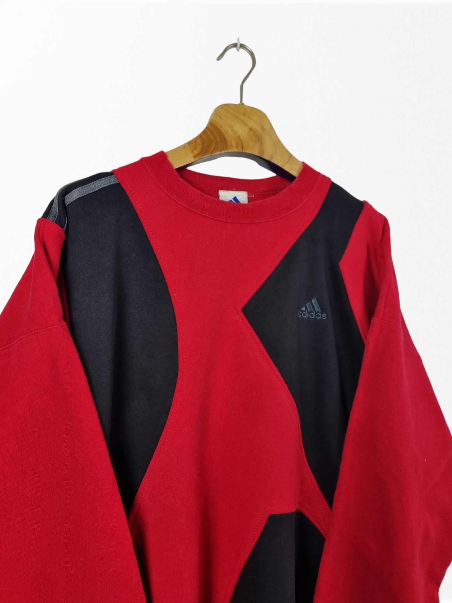 Adidas chest logo sweater maat L/XL