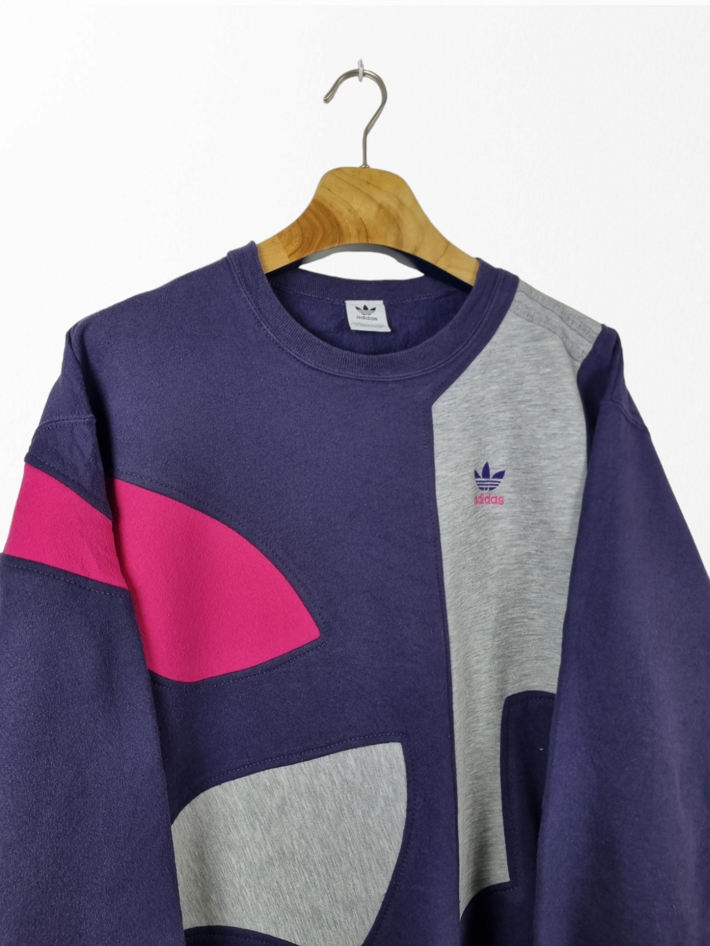 Adidas chest logo sweater maat M/L