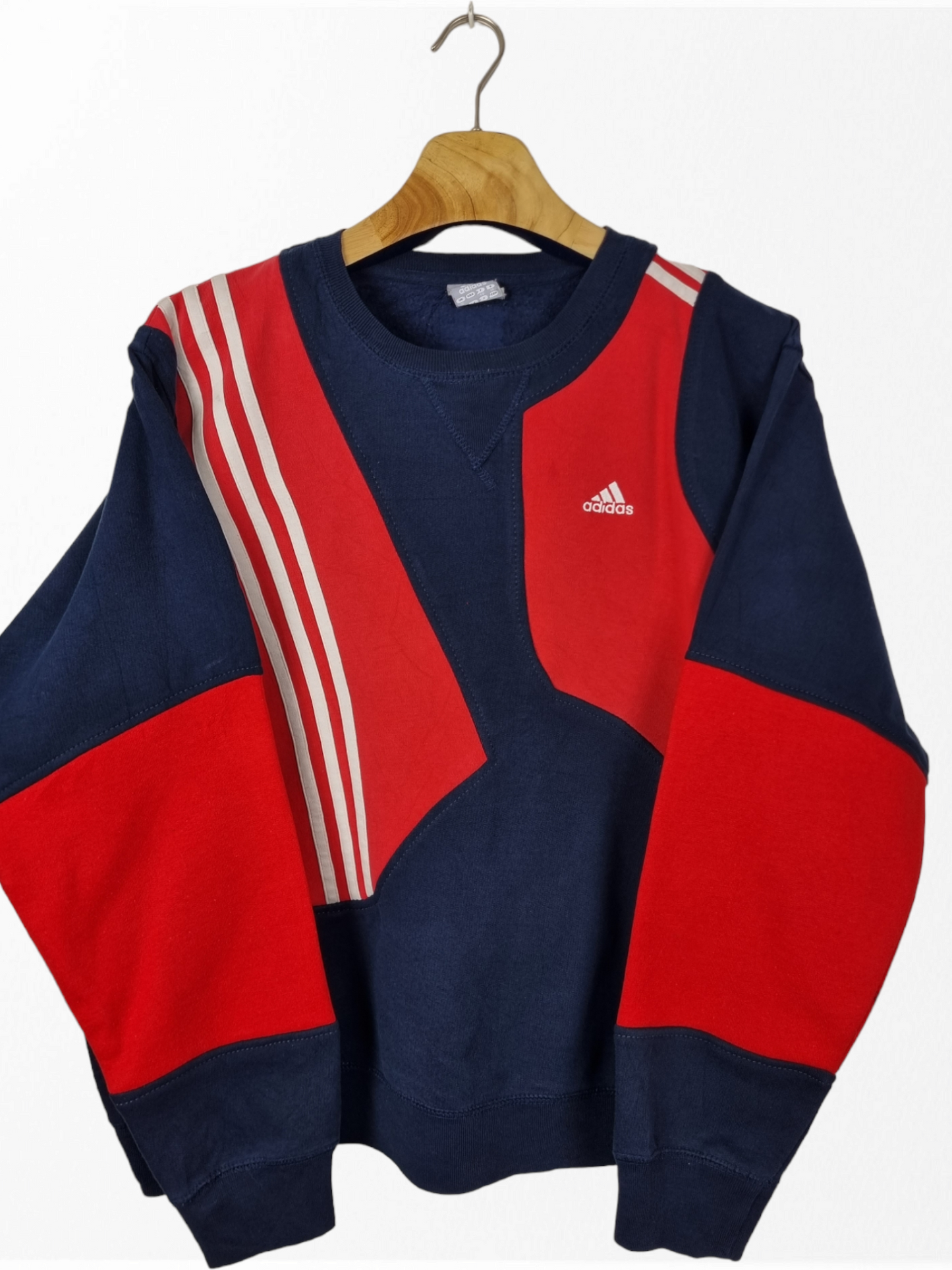 Adidas chest logo sweater maat M