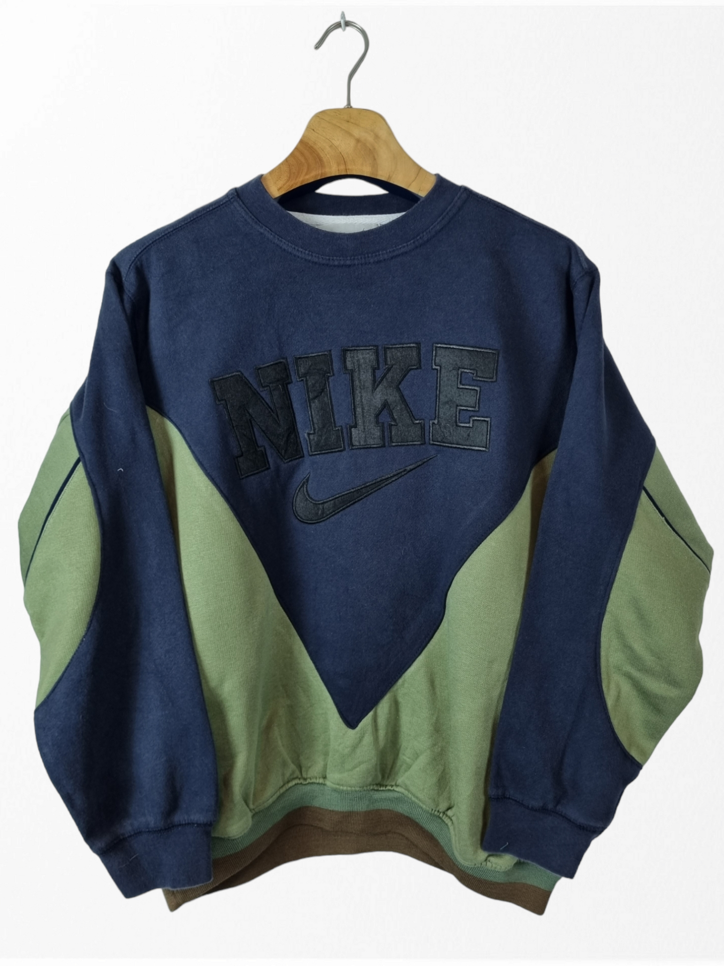 Nike spell out sweater maat M