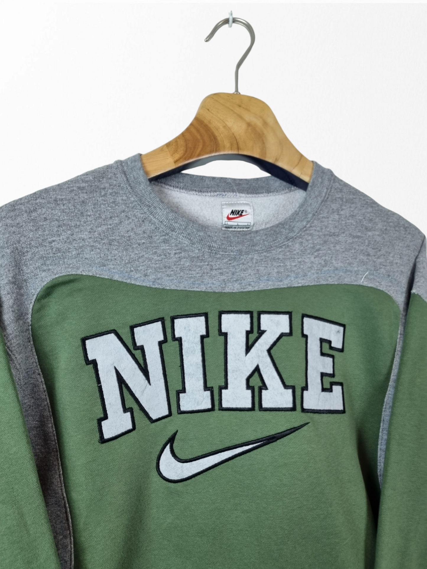 Nike 90s spell out sweater maat M