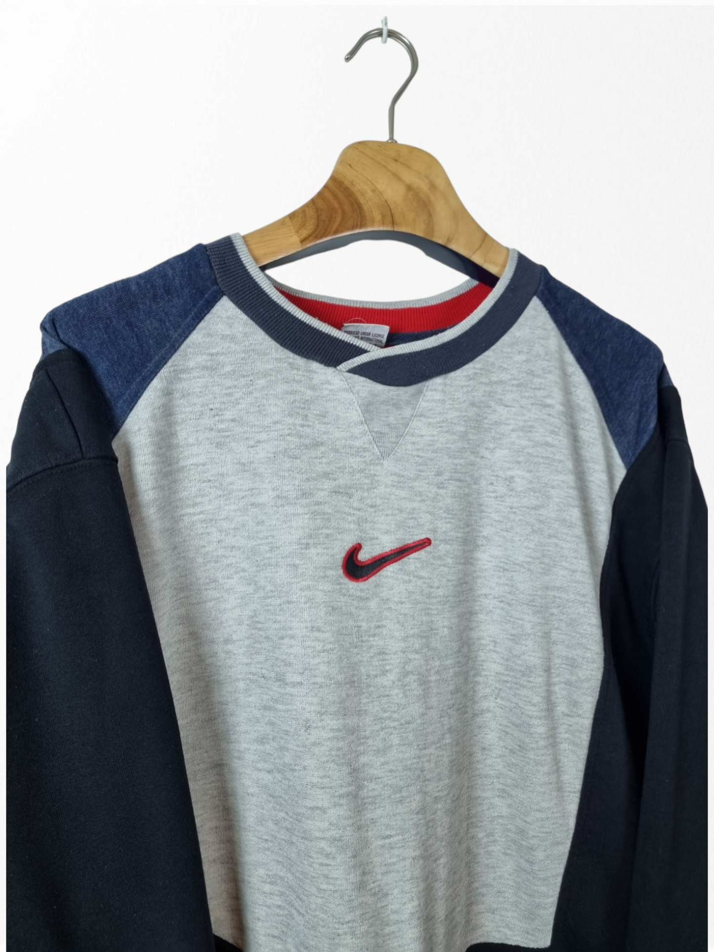 Nike 90s center swoosh sweater maat L/XL