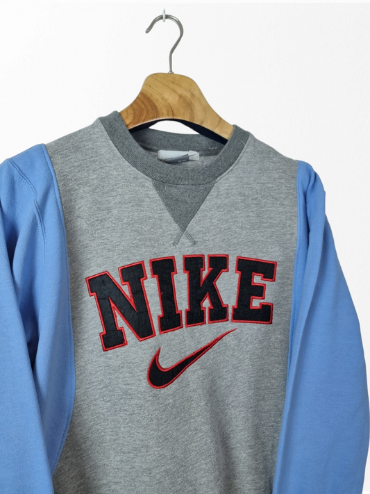 Nike spell out sweater maat M