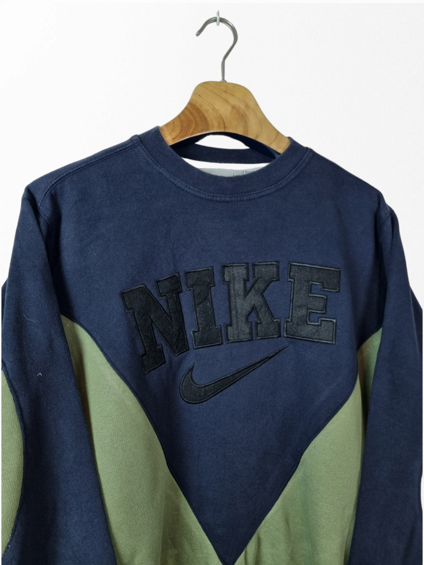 Nike spell out sweater maat M