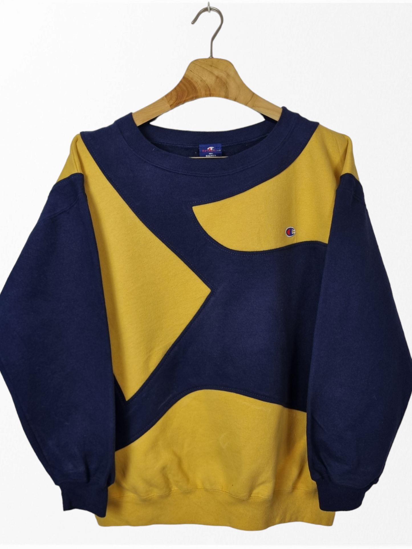 Champion chest logo sweater maat M