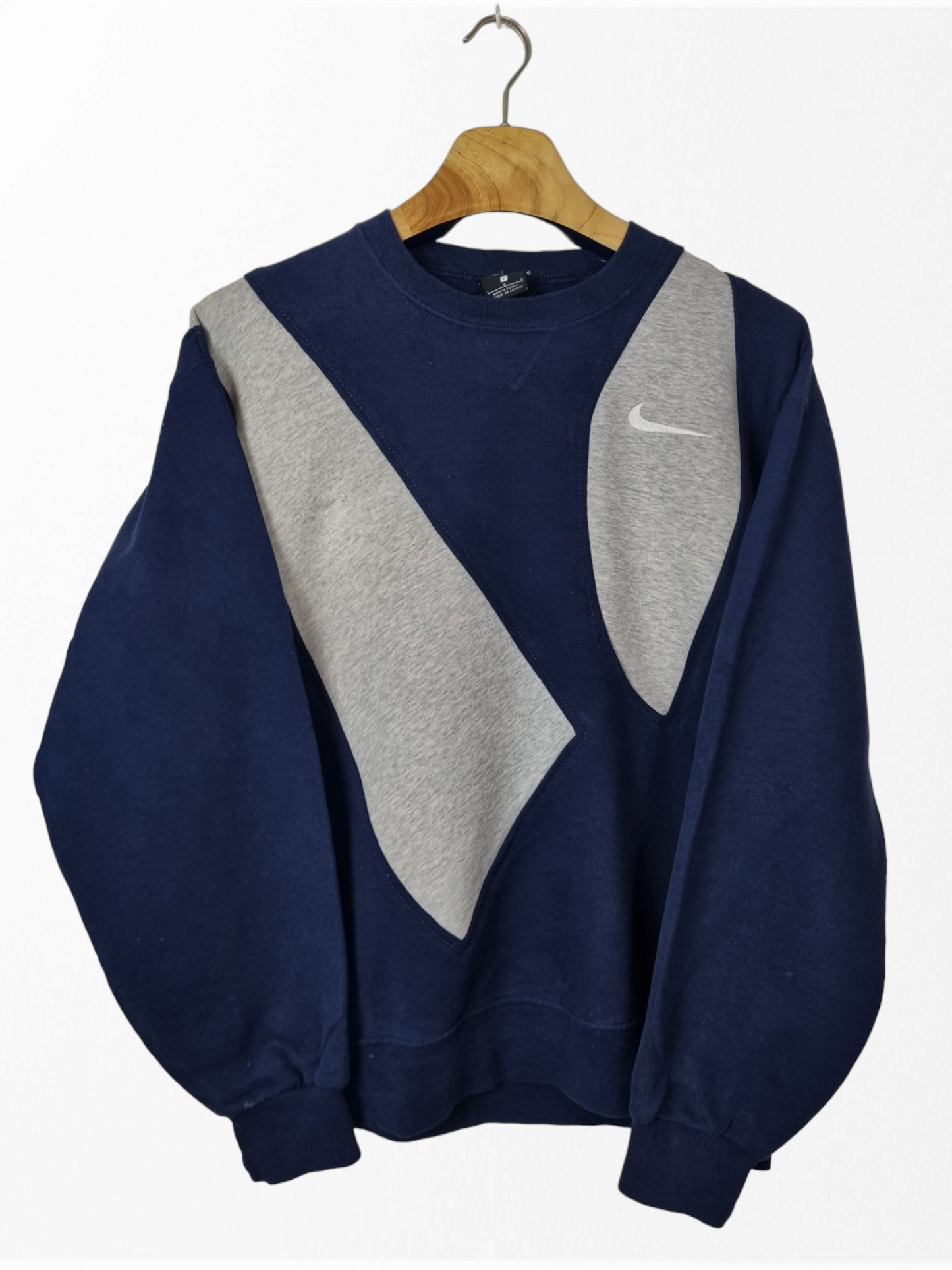 Nike chest swoosh sweater maat M