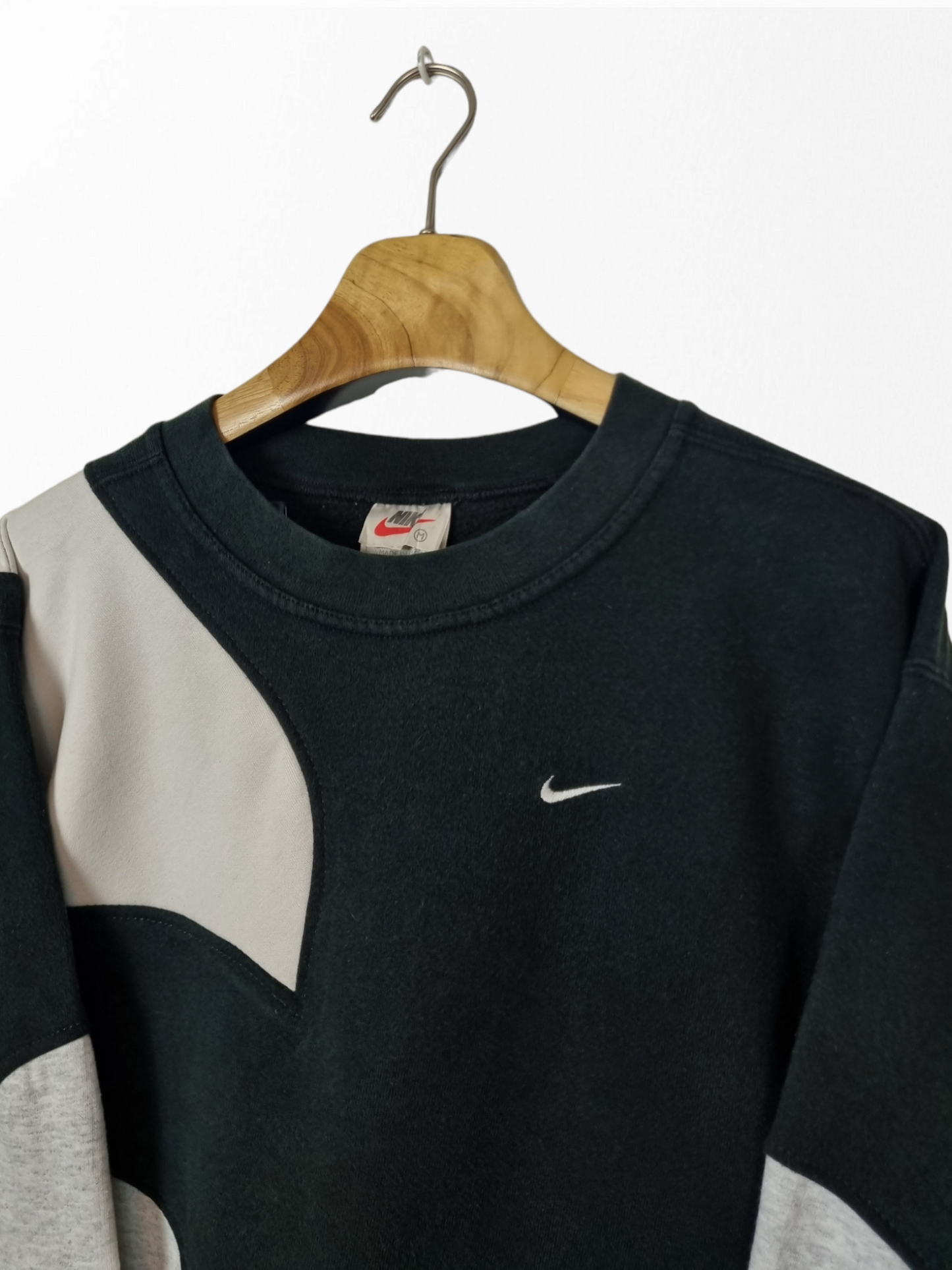 Nike 90s USA made swoosh sweater maat M