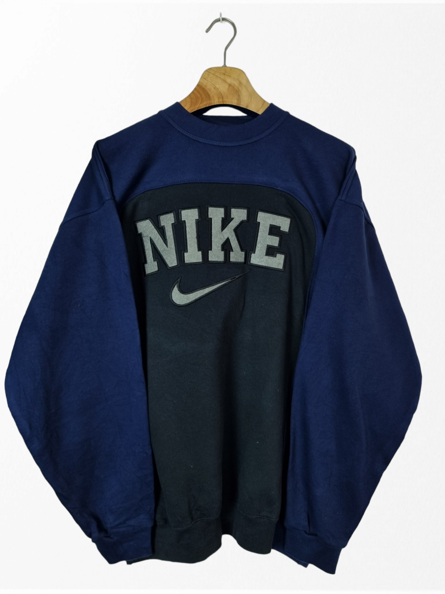 Nike spell out sweater maat L