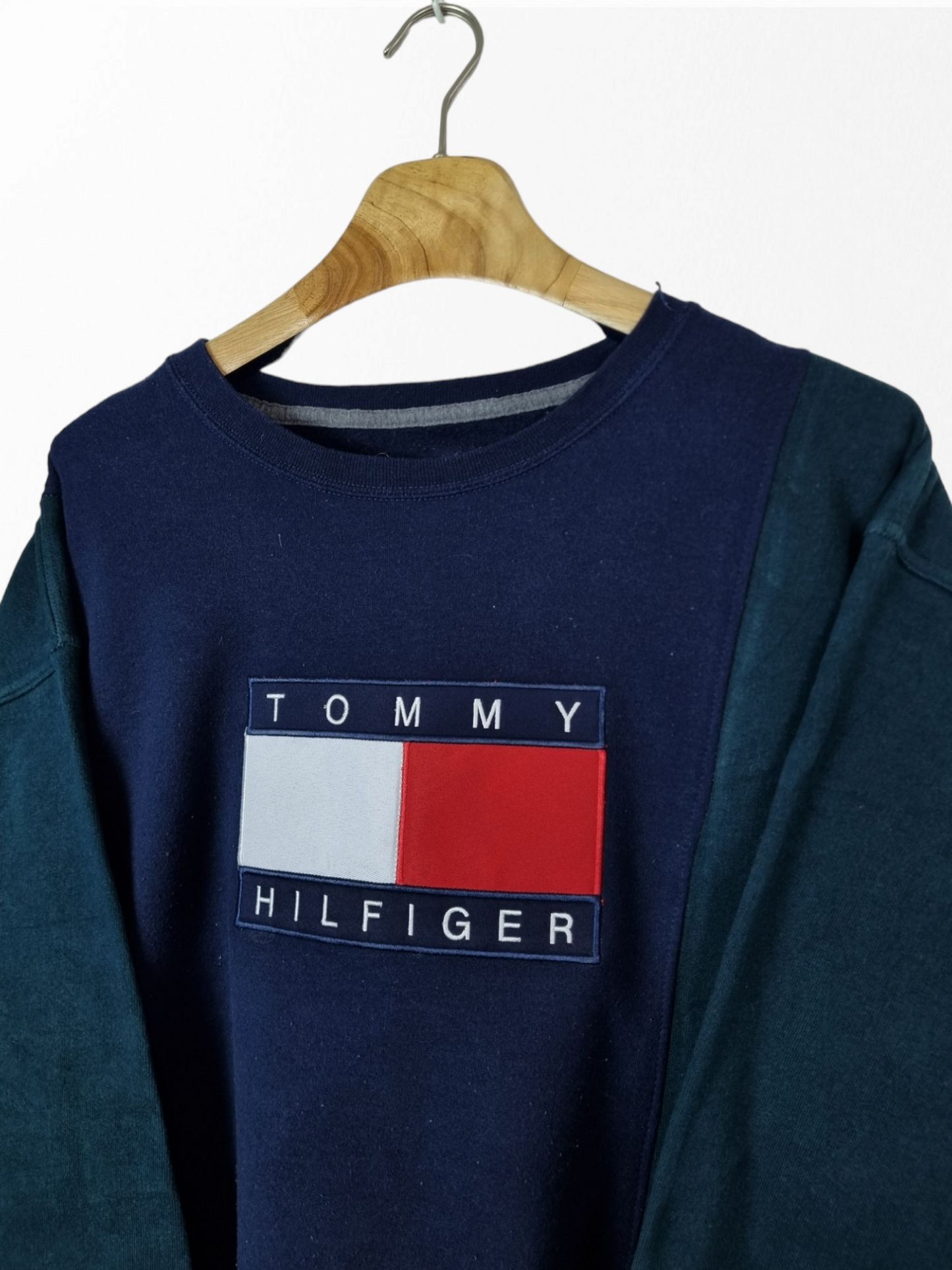 Tommy Hilfiger big logo sweater maat L