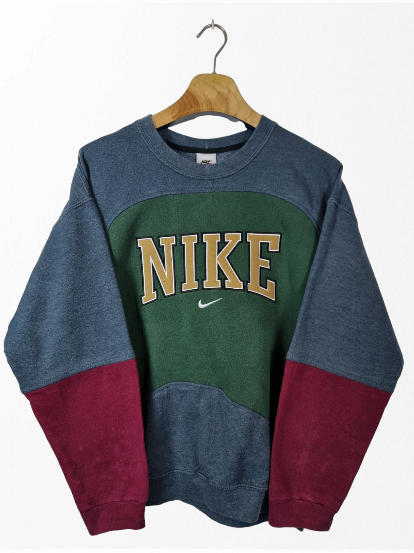 Nike 90s spell out sweater maat M