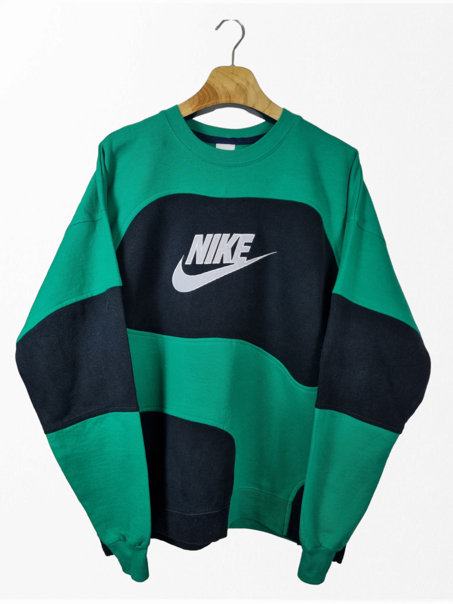 Nike 90s logo sweater maat L