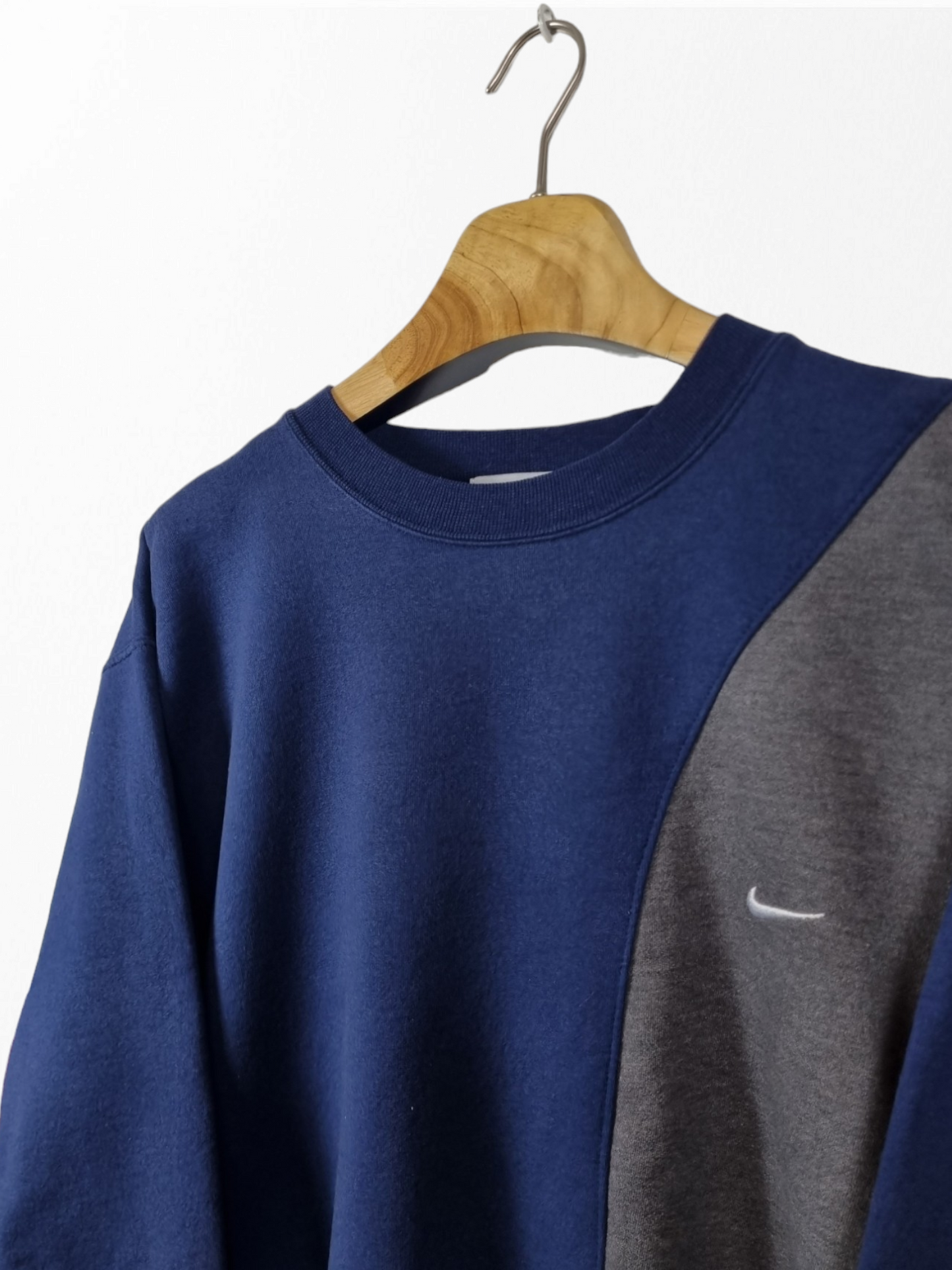 Nike chest swoosh logo sweater maat M