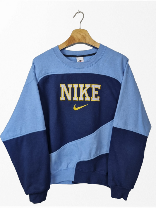 Nike 90s spell out sweater maat M