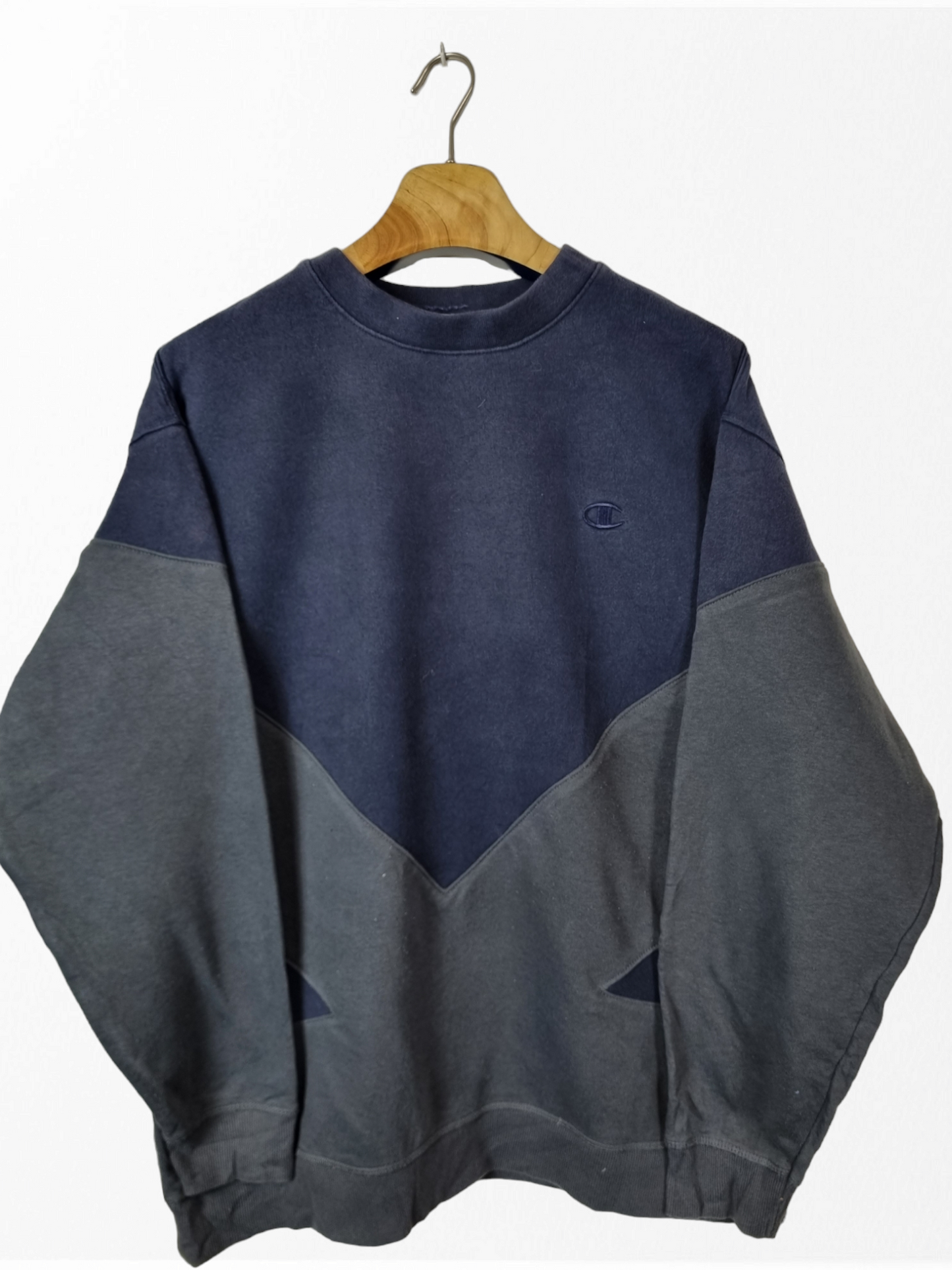 Champion chest logo sweater maat L