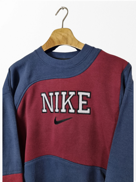 Nike 90s spell out sweater maat M