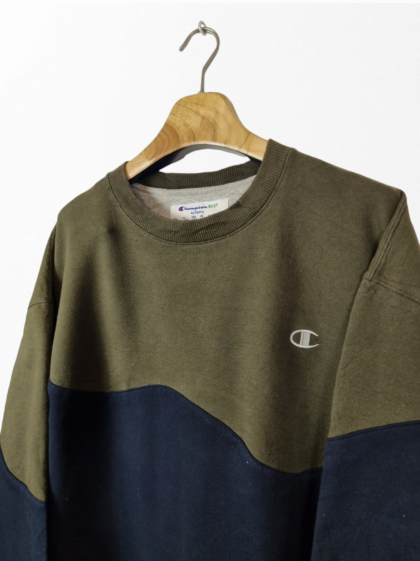 Champion chest logo sweater maat L