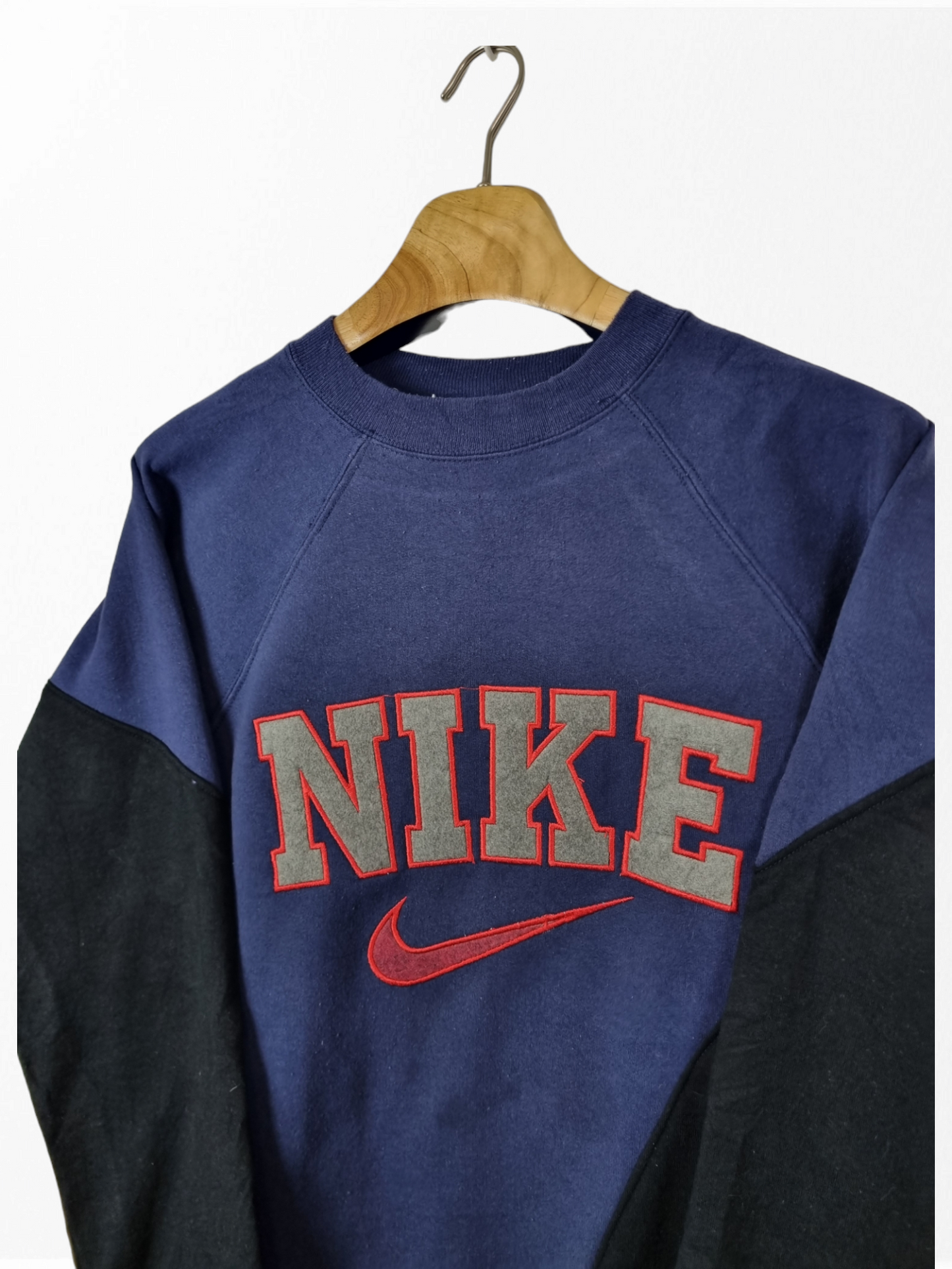 Nike spell out sweater maat M