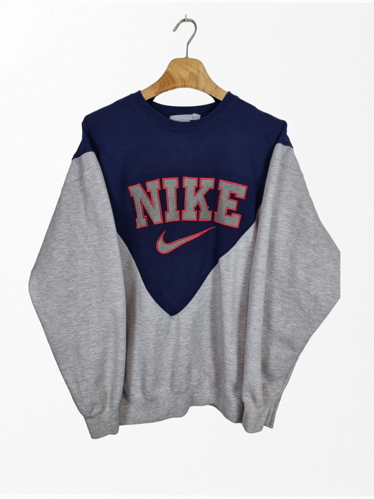 Nike spell out sweater maat L