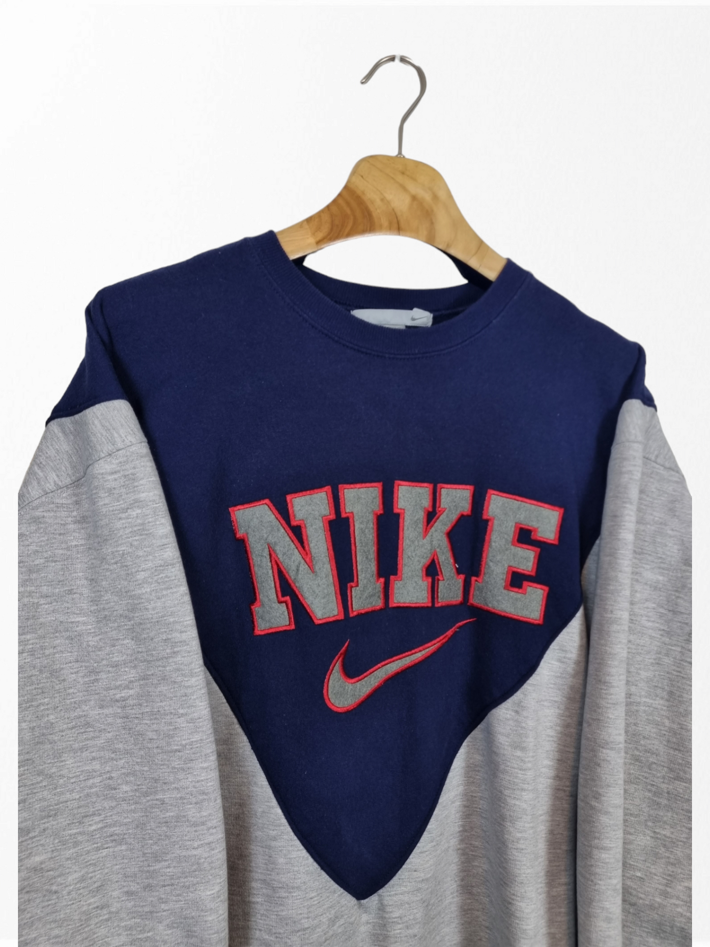 Nike spell out sweater maat L
