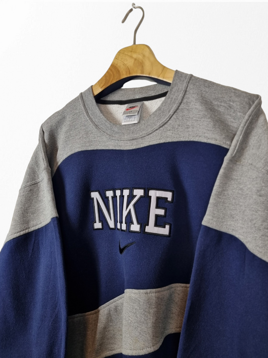 Nike 90s spell out sweater maat L