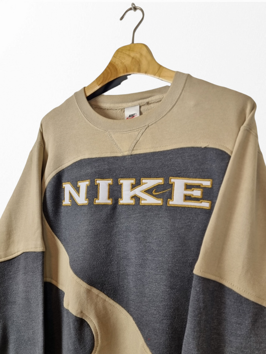 Nike 90s spell out sweater maat M