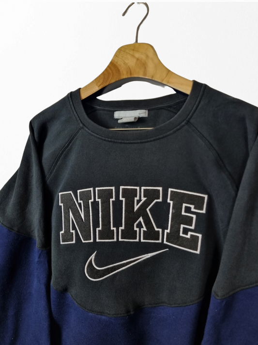 Nike spell out sweater maat M