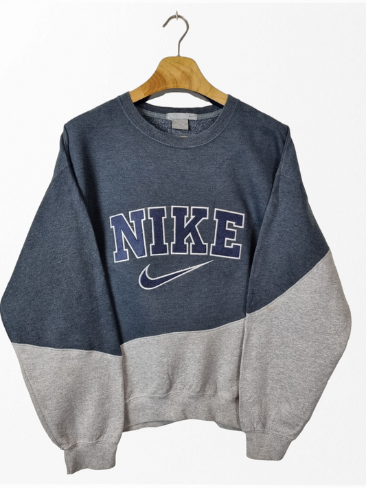 Nike spell out sweater maat M/L