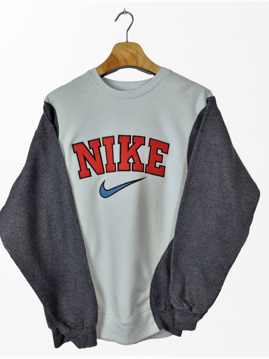 Nike spell out sweater maat M