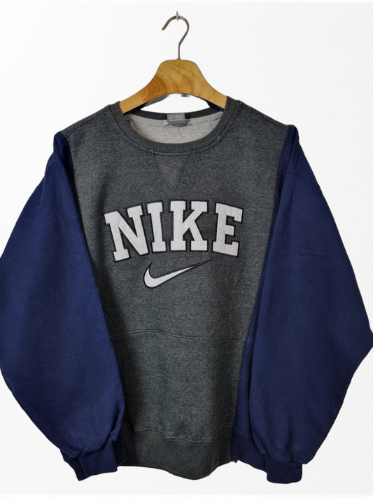 Nike spell out sweater maat M