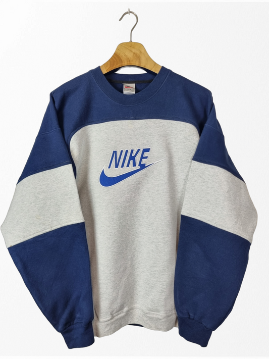 Nike 90s front logo sweater maat L