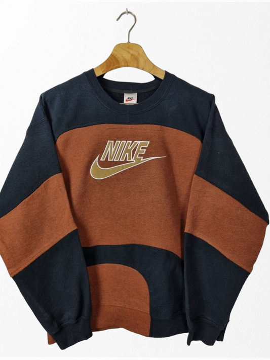 Nike 90s front logo sweater maat M