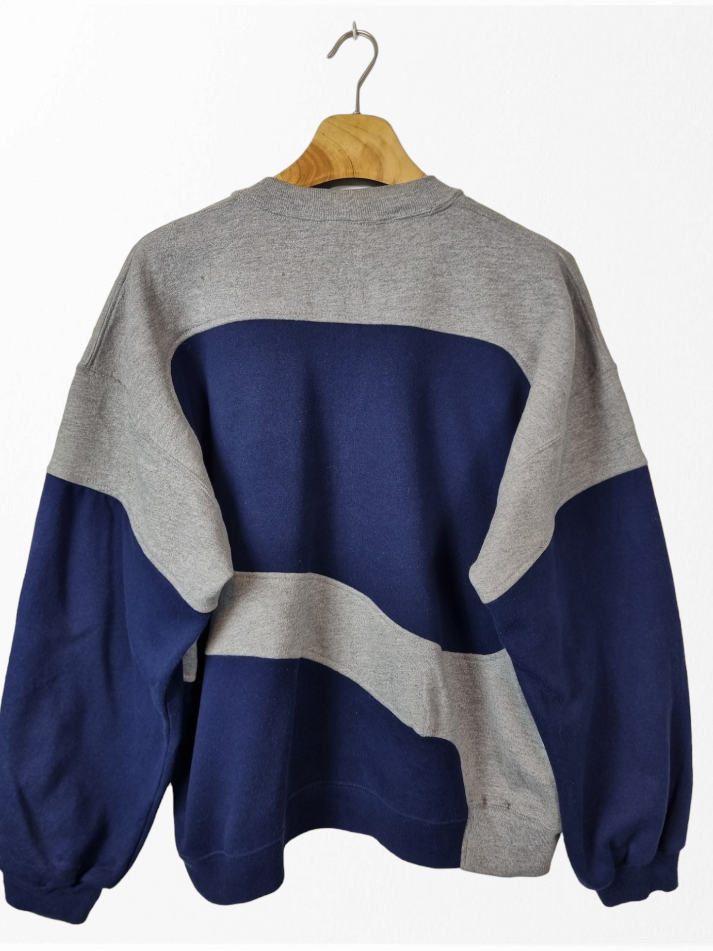 Nike 90s spell out sweater maat L