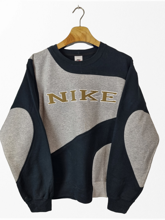 Nike 90s spell out sweater maat M