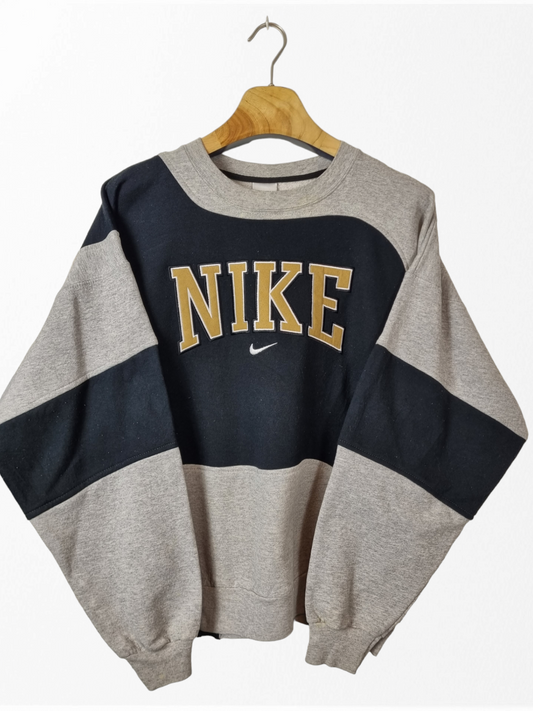 Nike 90s spell out sweater maat L