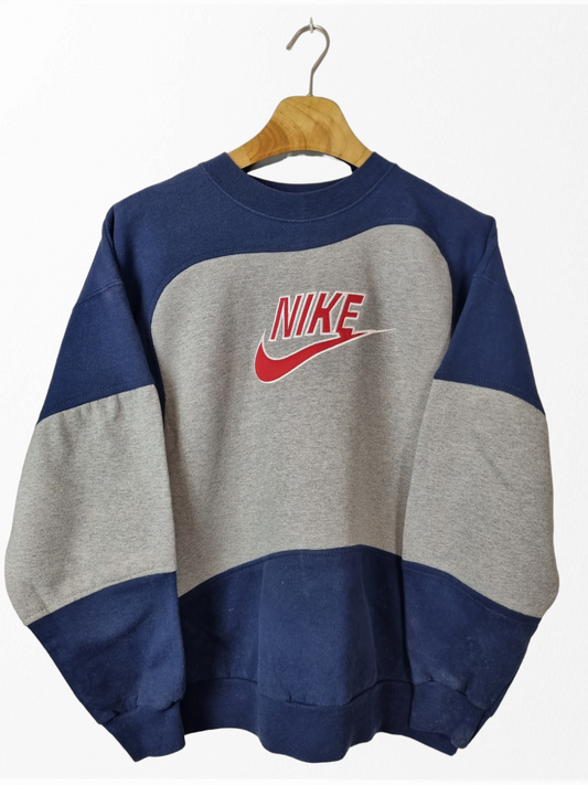 Nike 90s front logo sweater maat M