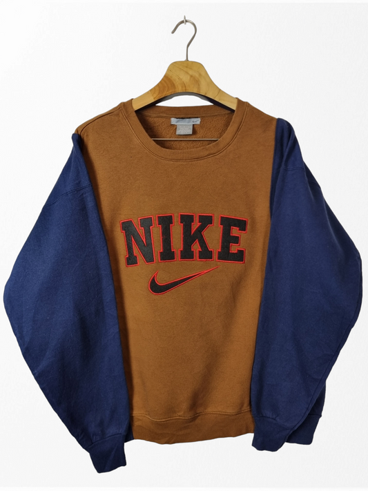 Nike 90s spell out sweater maat L