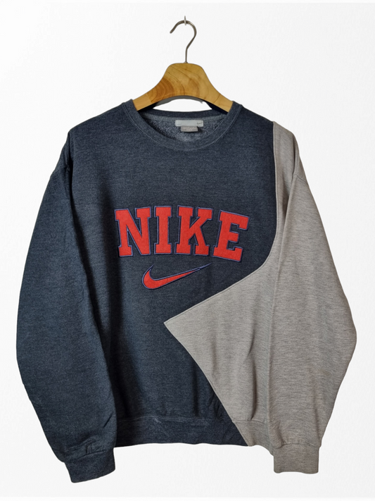 Nike spell out sweater maat M