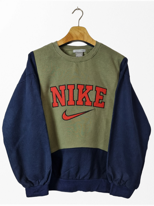 Nike spell out sweater maat M