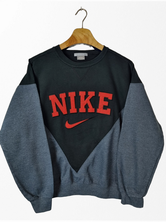 Nike spell out sweater maat M