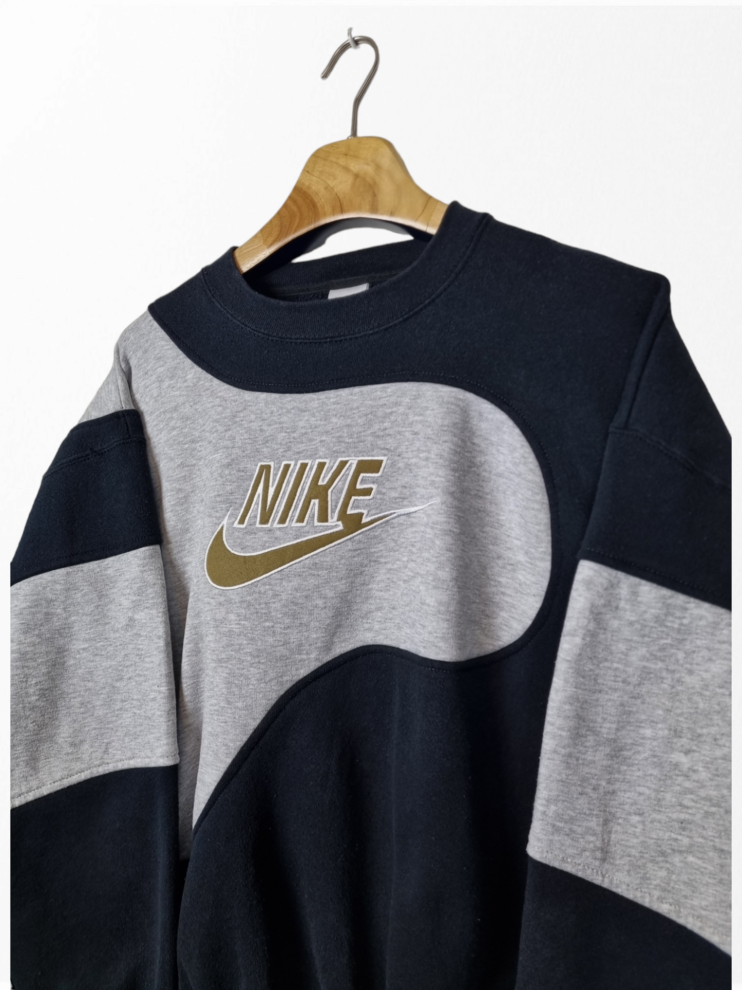 Nike front logo sweater maat M/L