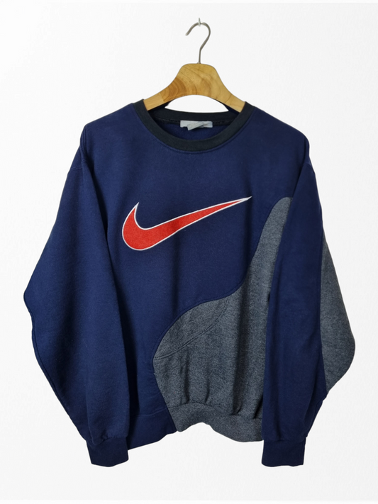 Nike Big Swoosh sweater maat M